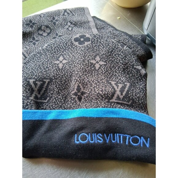 Louis Vuitton My Monogram Eclipse Beanie Blue W Scarf Cashmere NWT - Picture 2 of 4
